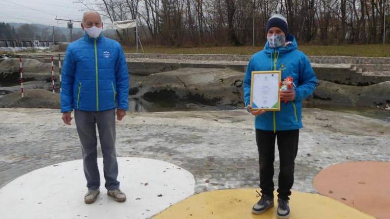 Mladi poštenjak vrnil medaljo in zaslužil nagrado za fair play