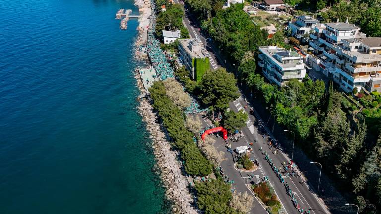 10.000 tekačic in tekačev preplavilo Trst
