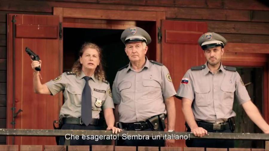 Angela Finocchiaro v slovenski uniformi (YOUTUBE)