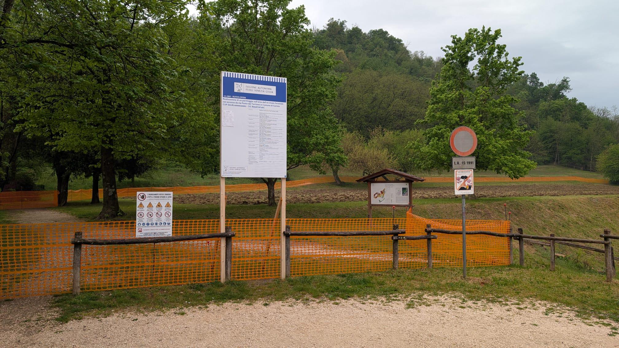 V Pevmski park dovažajo zemljo z gradbišča parkirišča