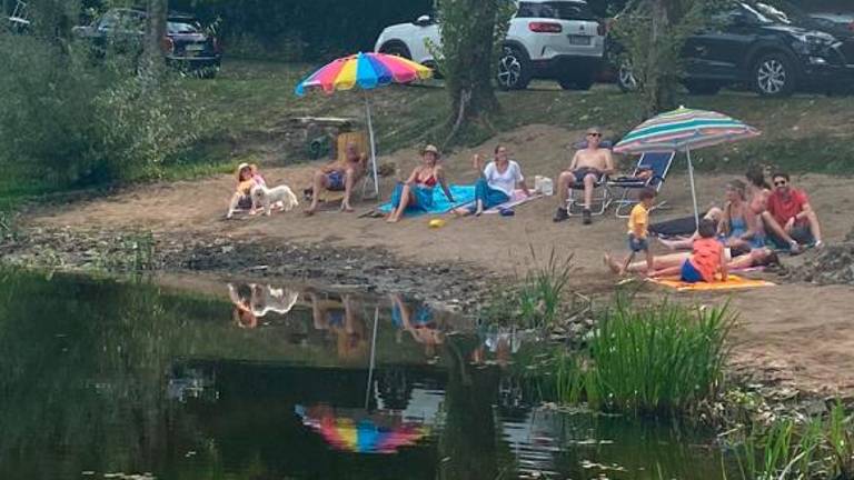 Pri kontovelski mlaki ustvarili eksotično plažo