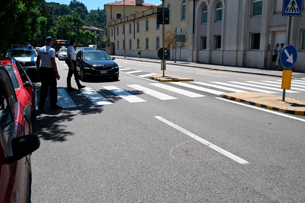 V Miramarskem drevoredu kombi podrl starejšega moškega