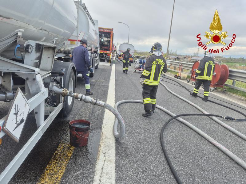 Na avtocesti A4 prečrpavajo 37 tisoč litrov goriva