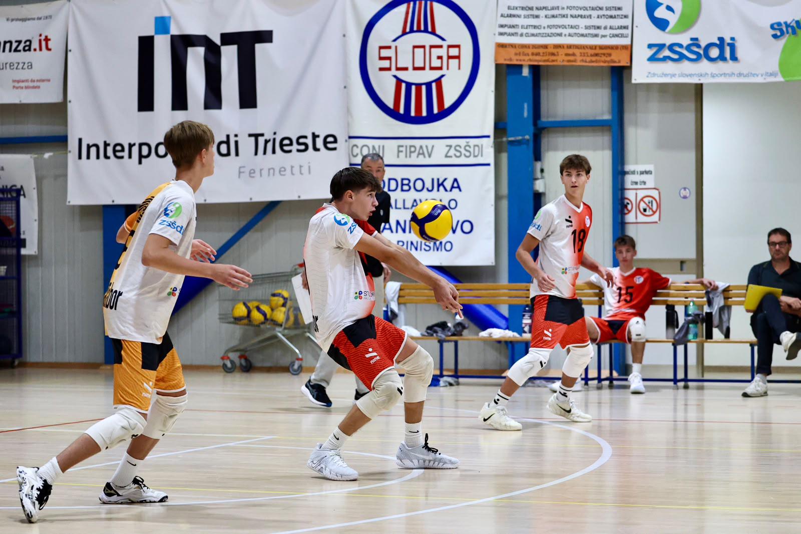 SloVolley izgubil po štirih nizih, gladka zmaga Soče