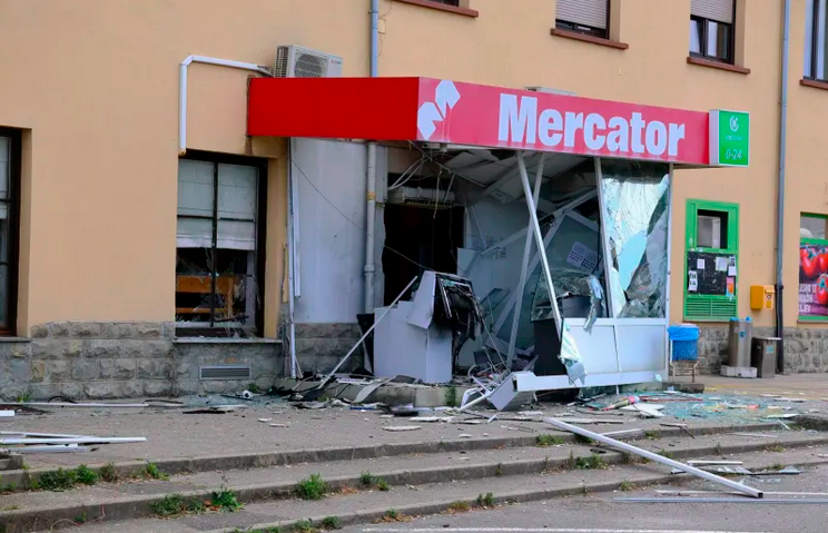 Razstrelili bankomat v Bertokih
