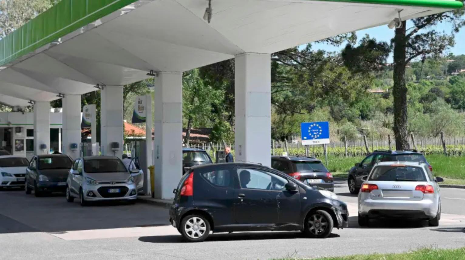 Od polnoči v Sloveniji nižje cene bencina, dizla in kurilnega olja