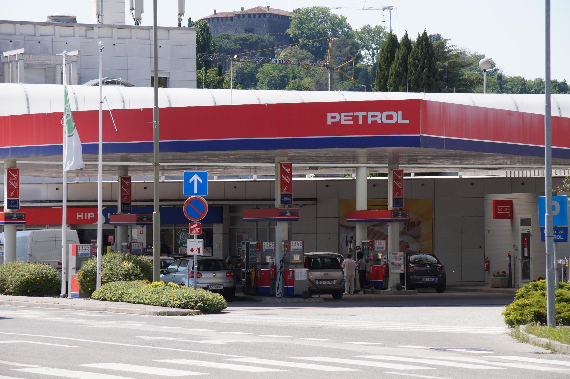 V torek je pričakovati podražitev pogonskih goriv