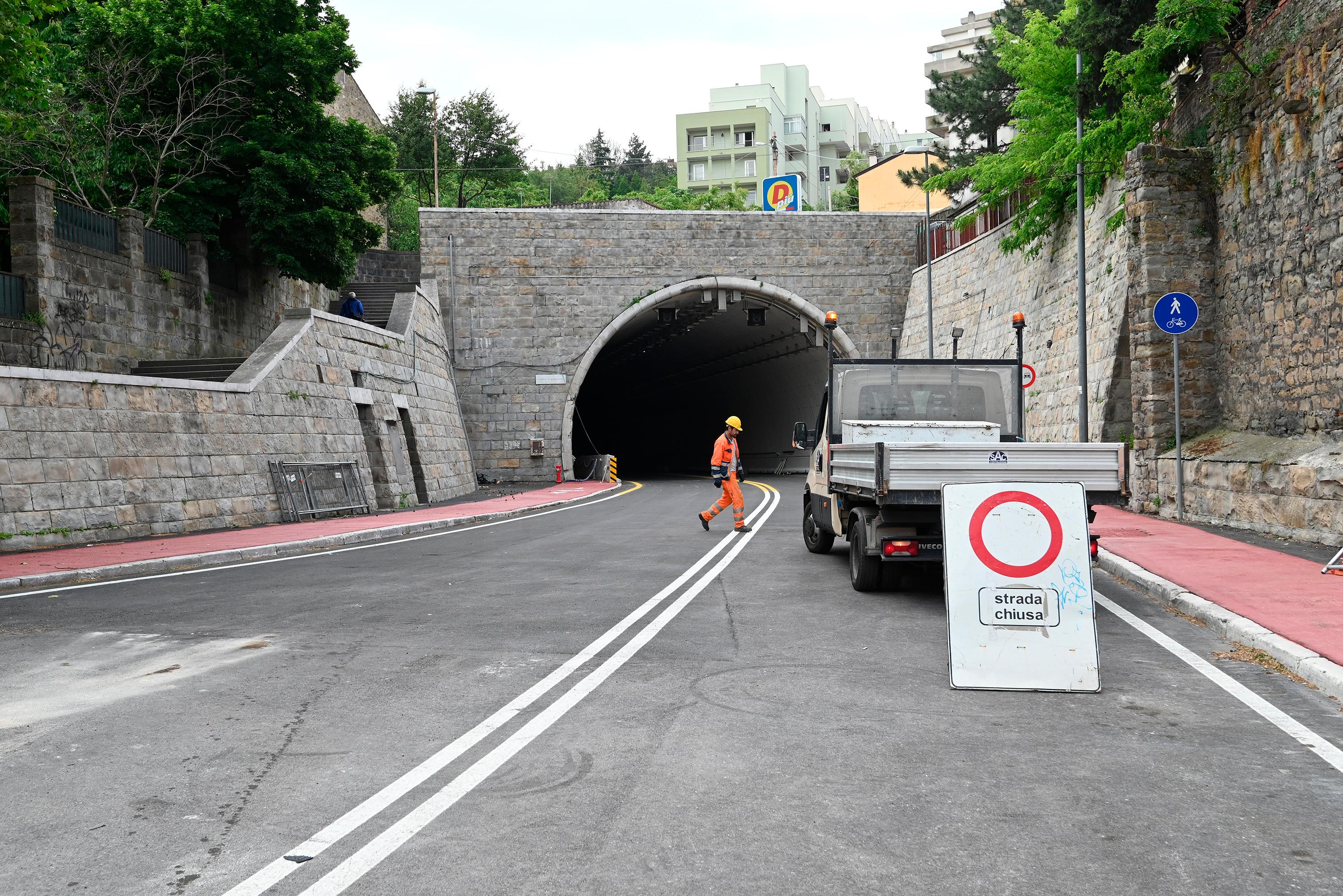Dela v predoru Bombelj, obvoz avtobusov