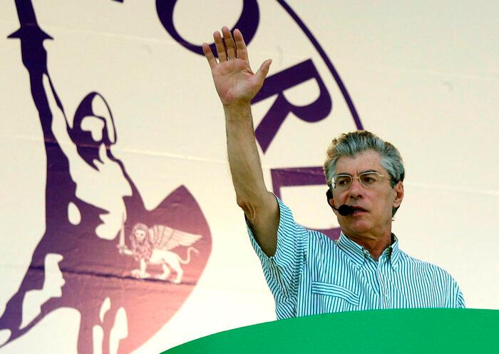 Umrl ustanovitelj in dolgoletni vodja Severne lige Umberto Bossi
