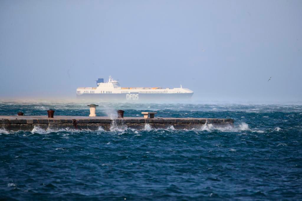 Burja se bo jutri spet okrepila