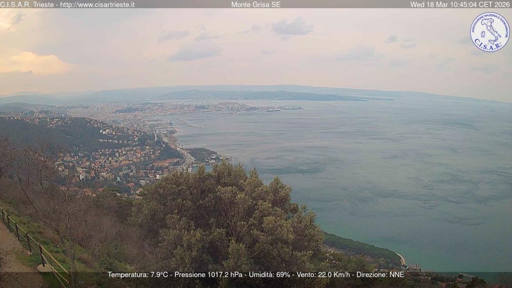 Burja se še krepi, popoldne več sonca