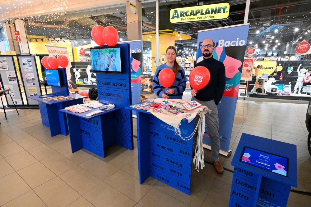 Dvojezični projekt Poljubacio še danes v nakupovalnem centru Montedoro