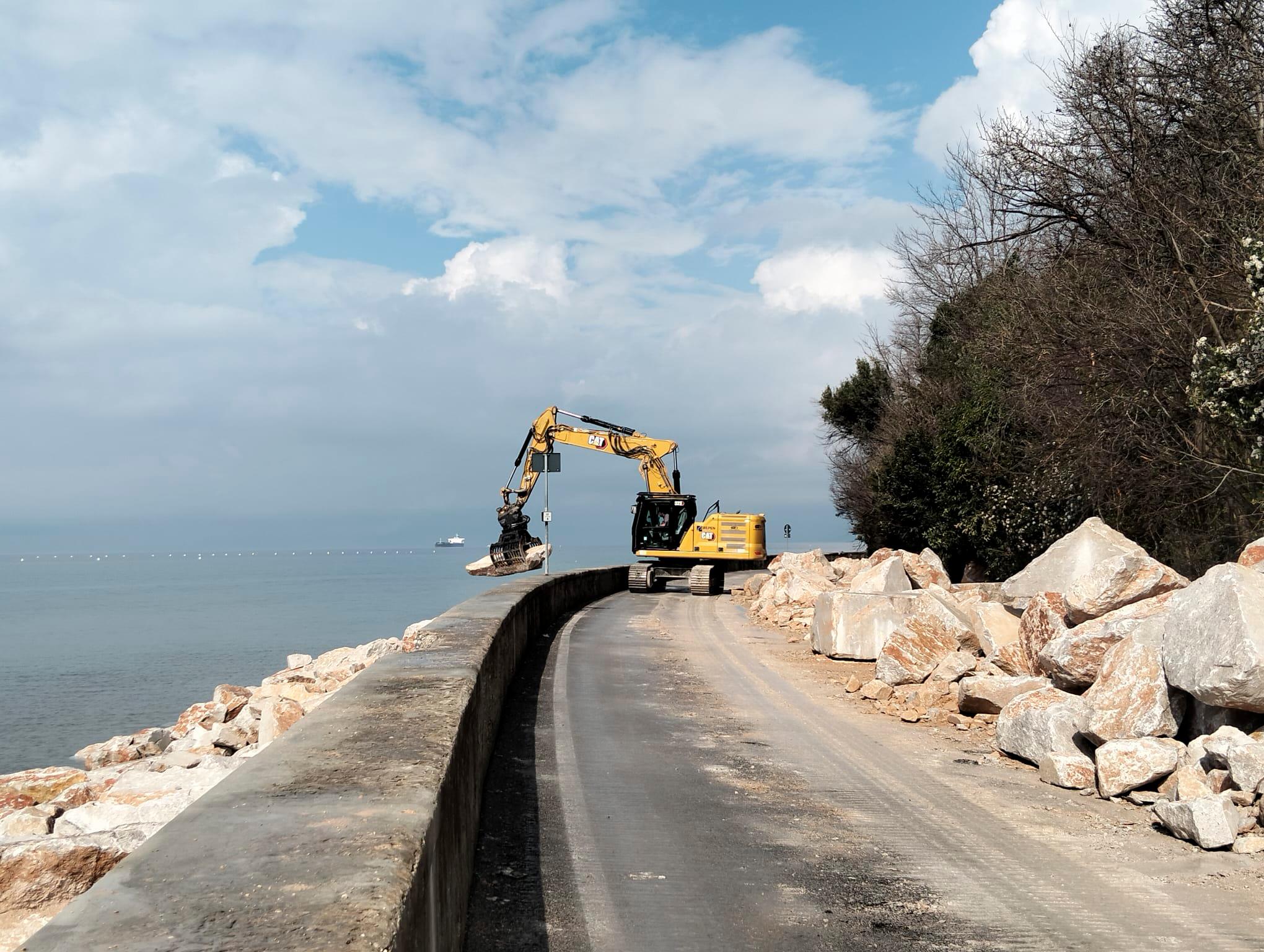 Na Cesti za Lazaret postavljajo 200-metrski valobran z zidom