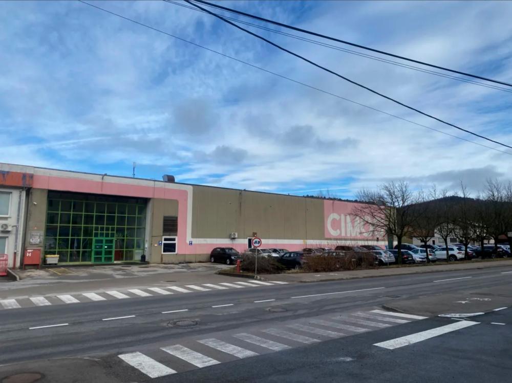 Družba Boscarol odkupila Cimosov industrijski kompleks v Senožečah