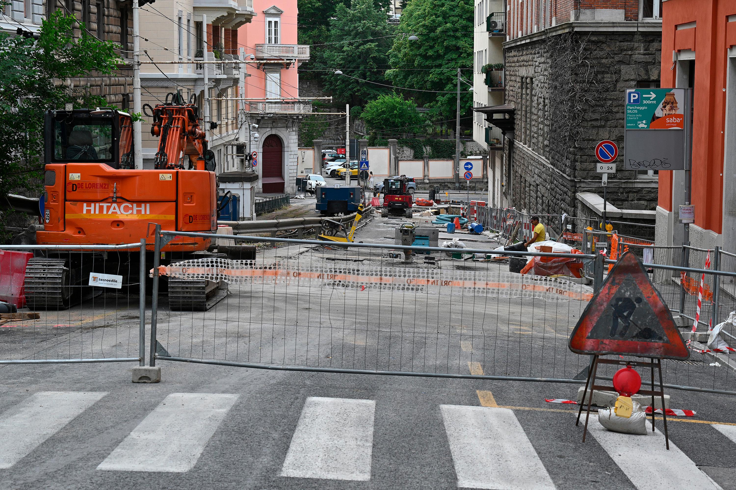 Spodnji del Ulice Commerciale od 13. ure spet odprt za promet