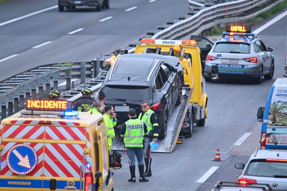 V nesrečo na avtocestnem priključku vpleteni štirje avtomobili
