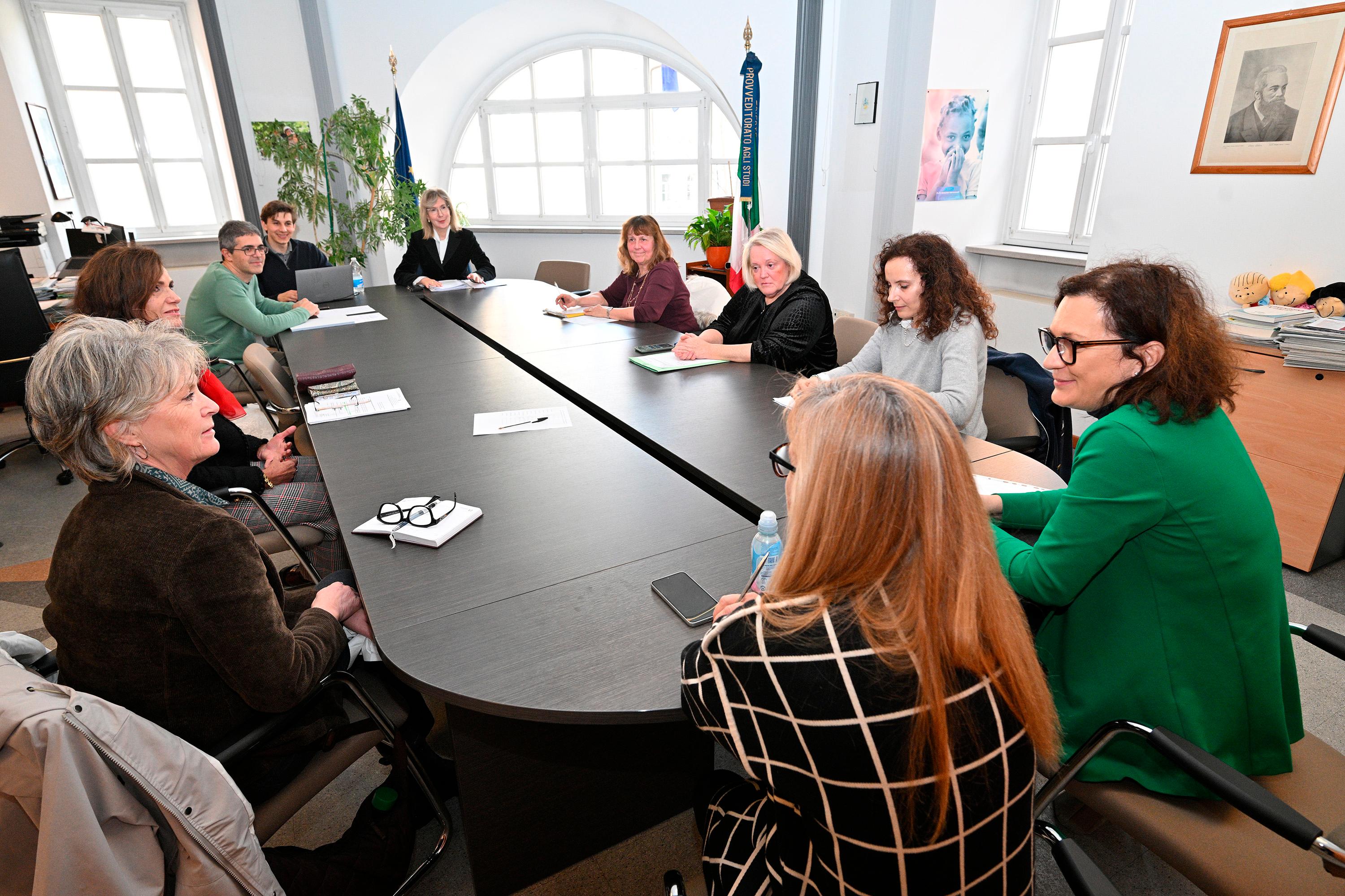 Slovenskih ravnateljstev ne bodo združevali