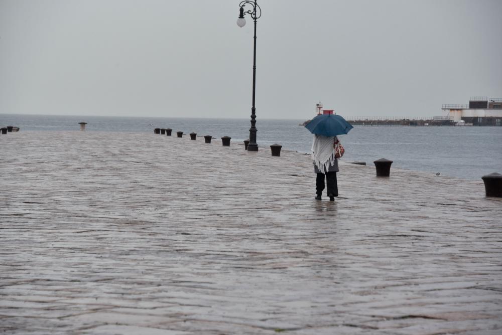 Od torka bomo več dni vsaj občasno potrebovali dežnike