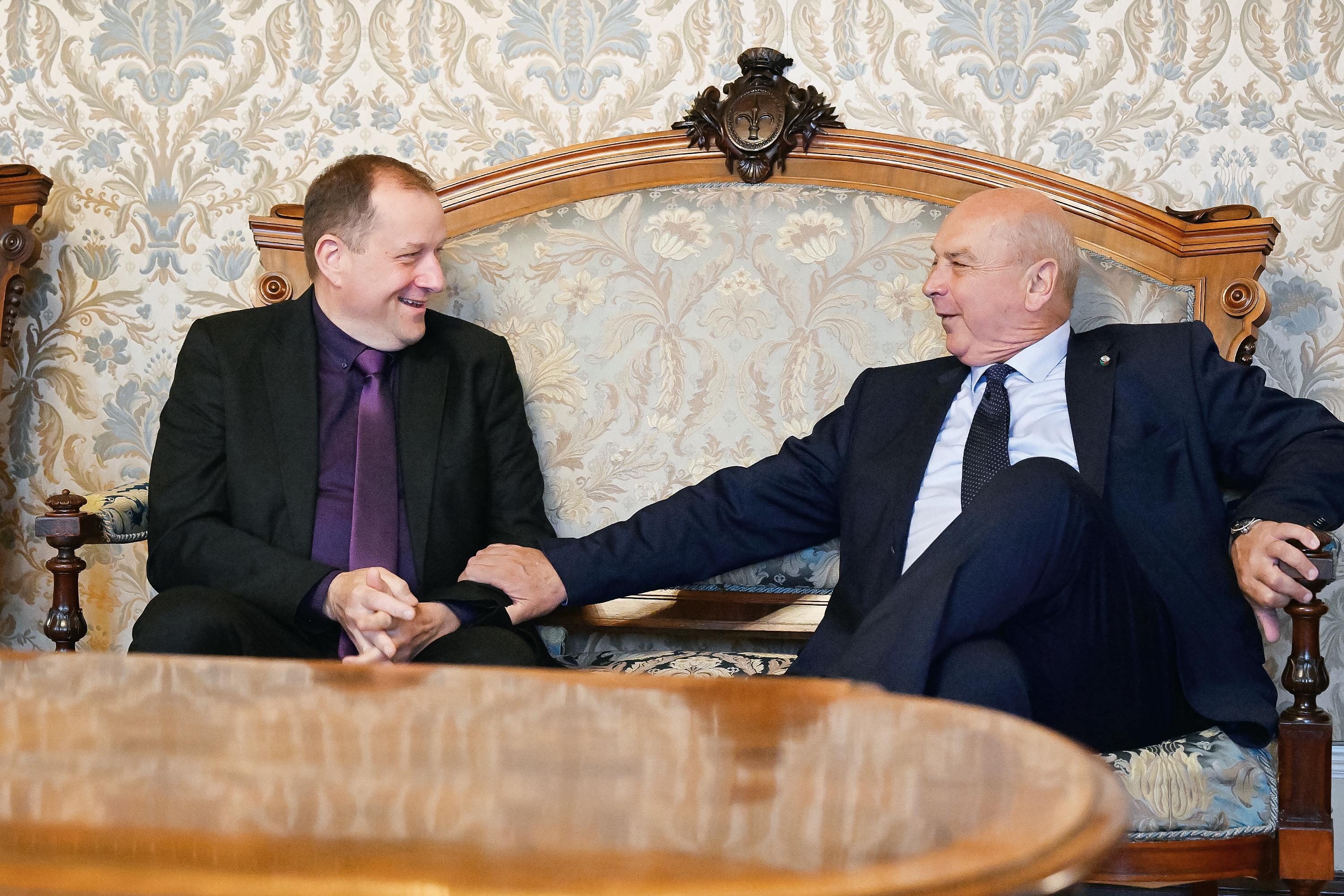 Mauriziu Marchesichu manjši mestni pečat za uspešno kariero