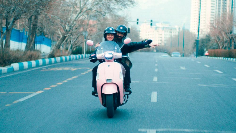 S sarkazmom proti iranskemu zatiranju