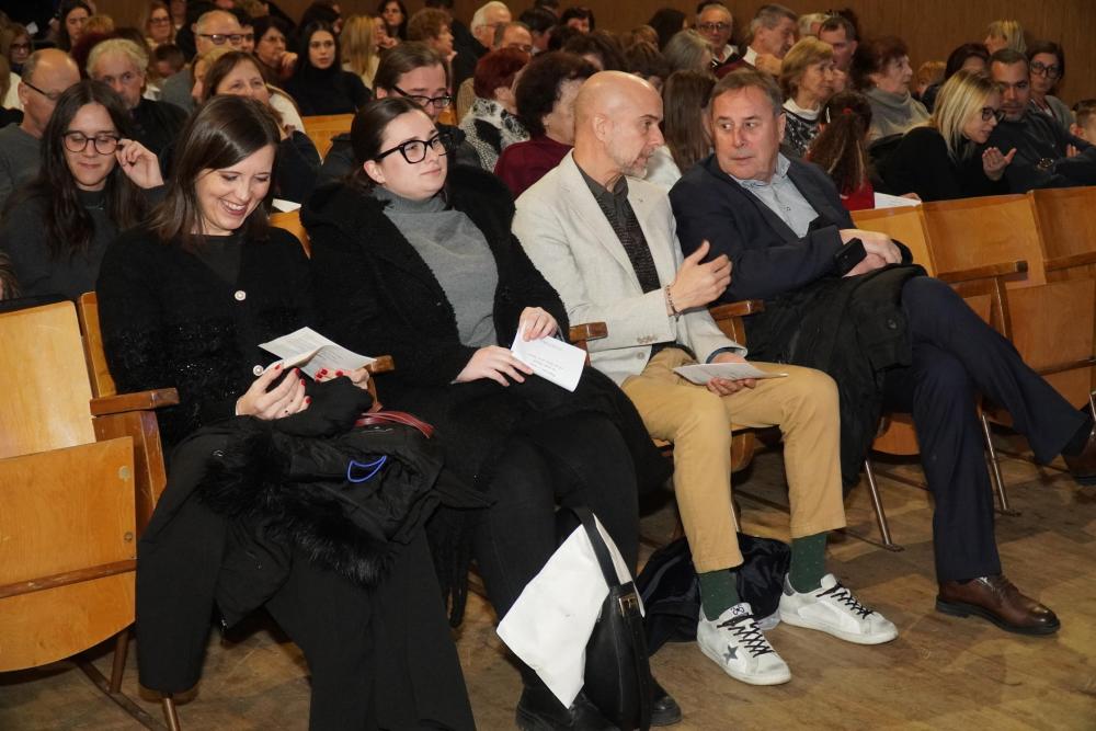 Božični koncert postregel s pestrostjo