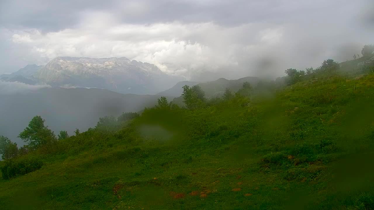 Popoldne in zvečer krajevne plohe in nevihte