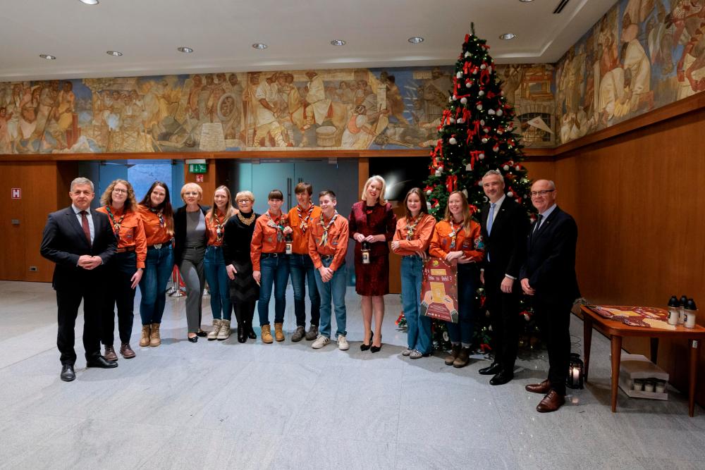 Luč miru iz Betlehema v teh dneh tudi pri najvišjih predstavnikih oblasti RS