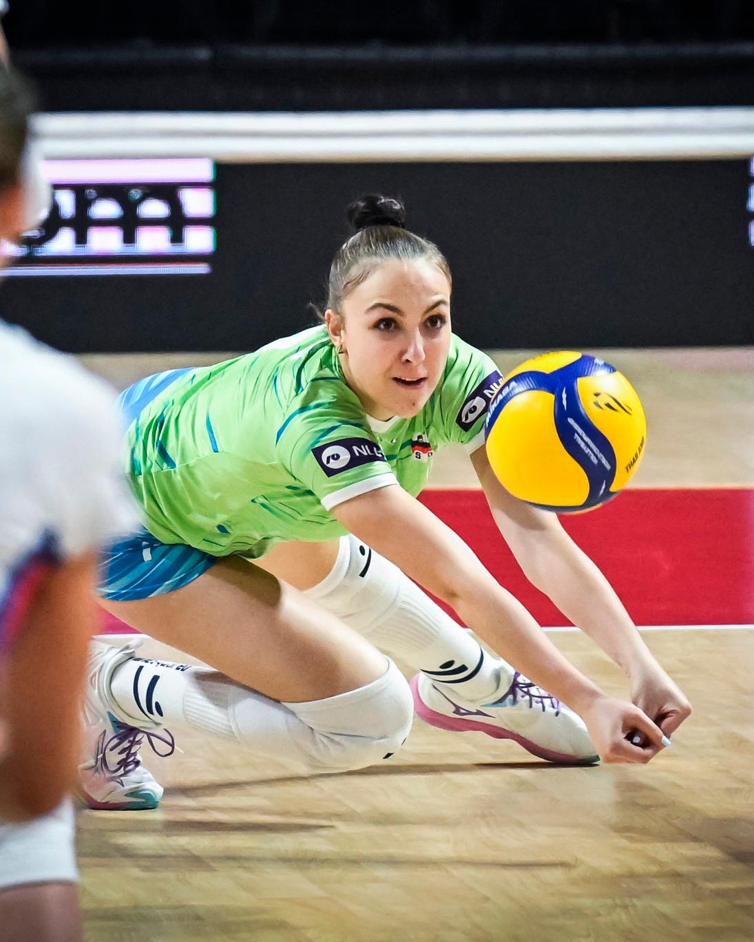 Slovenska odbojkarska reprezentantka Emi Jurič se bo iz Ankarana selila v ZDA