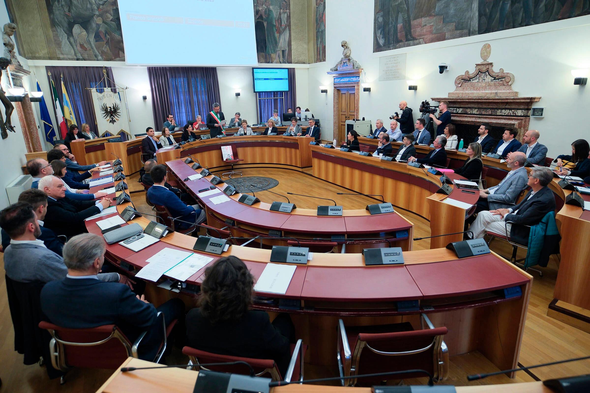 Mussolini ostaja v Trentu, za Južne Tirolce je to škandal