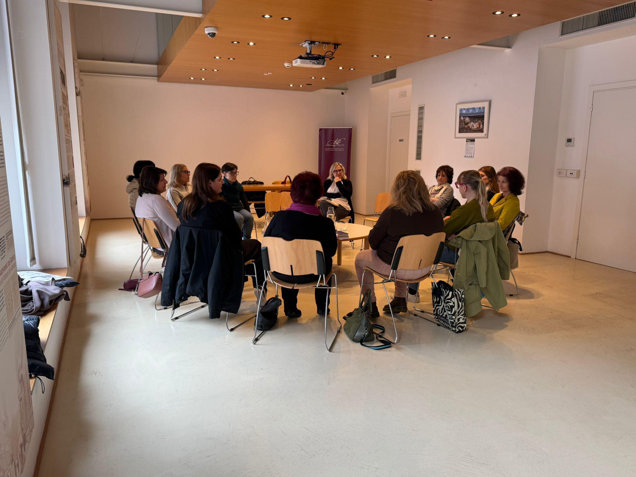 V Feiglovi knjižnici ... brenči