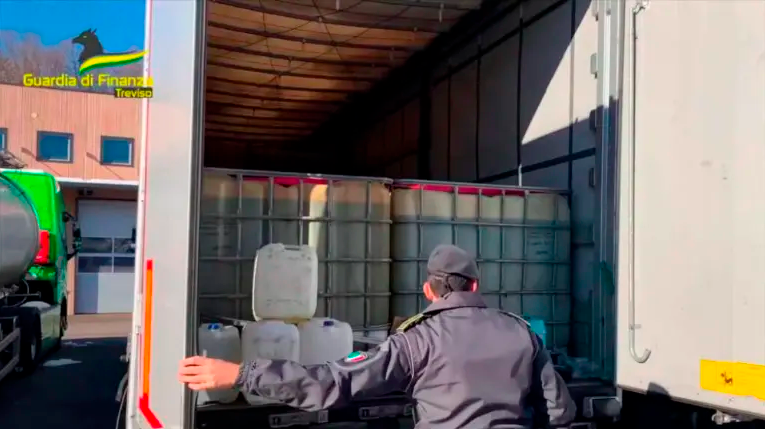 Finančni policisti zasegli več kot 420.000 litrov goriva in ovadili 25 ljudi