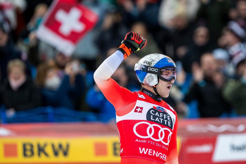 Švicarski smučar Marco Odermatt najhitrejši tudi v Wengnu