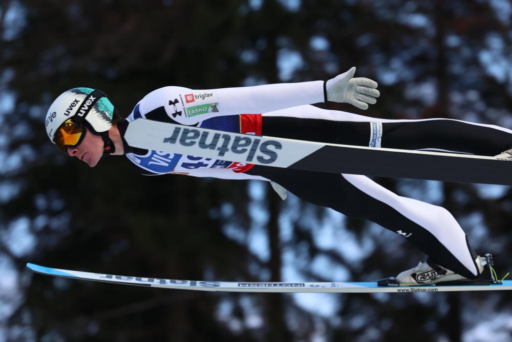 Domen Prevc zdržal pritisk v finalu in zmagal