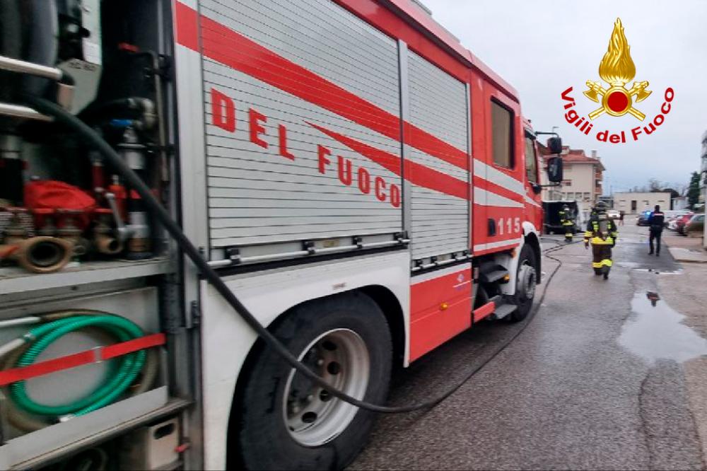 Zaradi tveganja zastrupitve v Ulici Ghega evakuirali več oseb