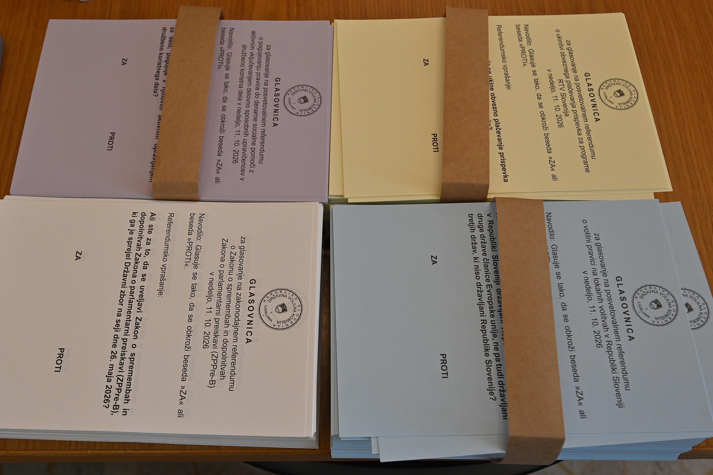 Referendumi v Sloveniji: pri vseh štirih vprašanjih večina »za« (delni izid)