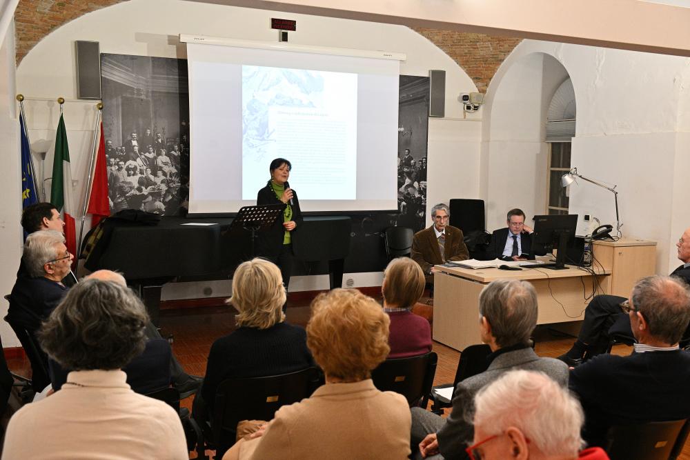 V partituri se prepletajo italijanski, slovanski in nemški elementi