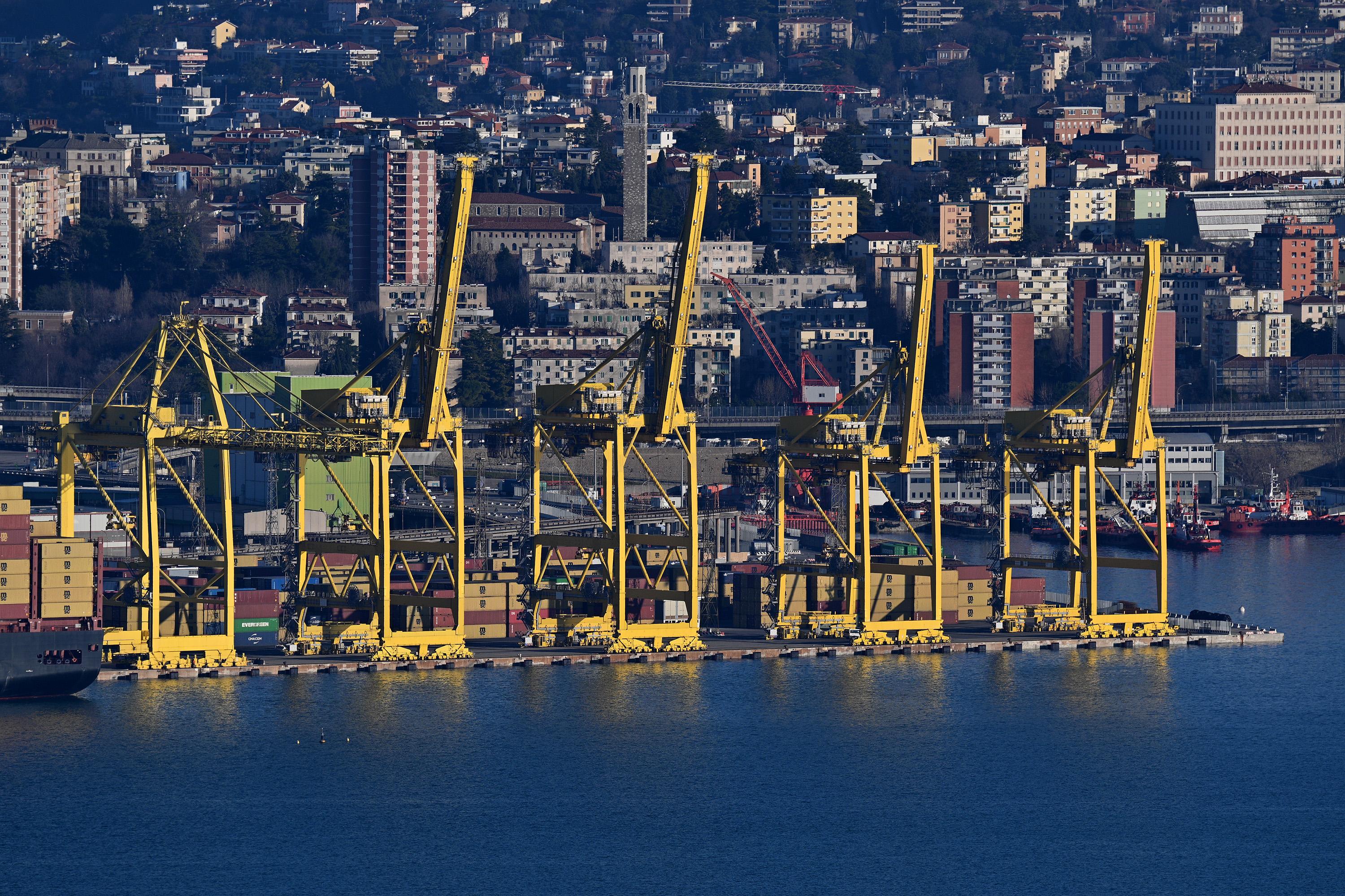 Kakšna prihodnost čaka tržaško luko?