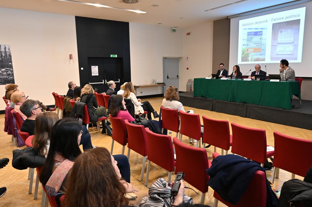 Večjezičnost lahko pritegne tudi turiste