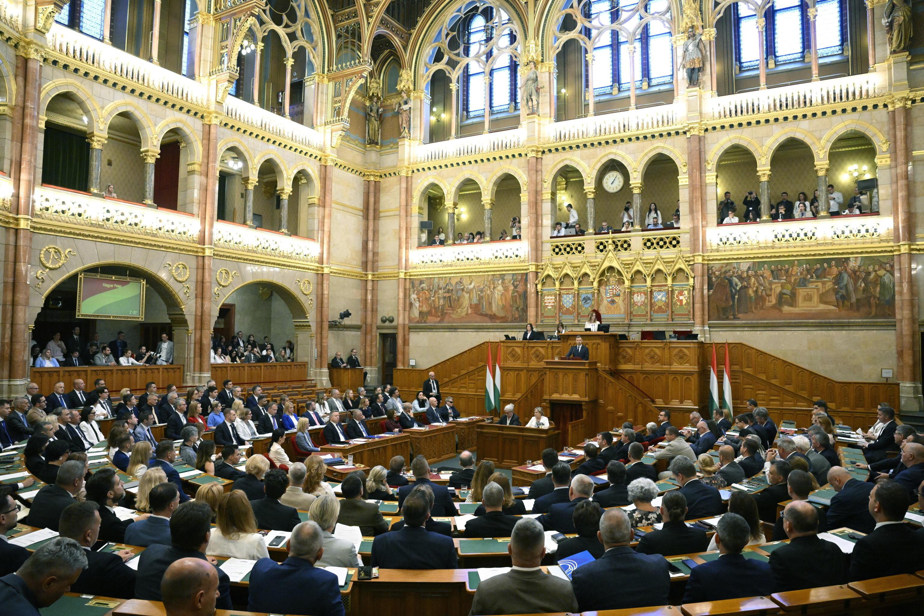 Madžarski parlament sprejel protikorupcijske ukrepe in reformo javnih medijev