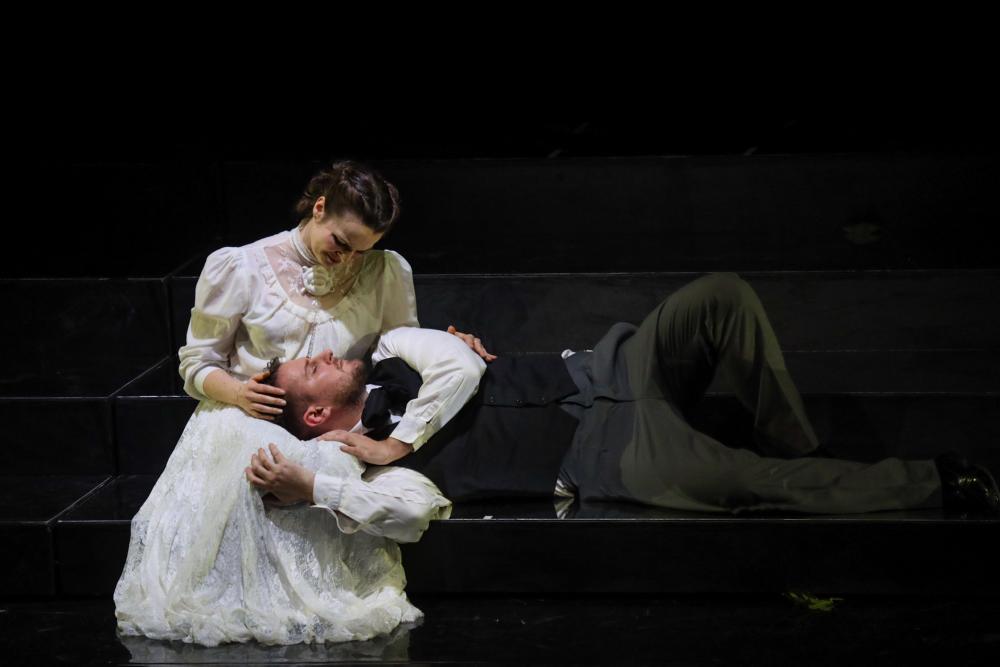 Tok Carlove zavesti v poetični glasbeni predstavi