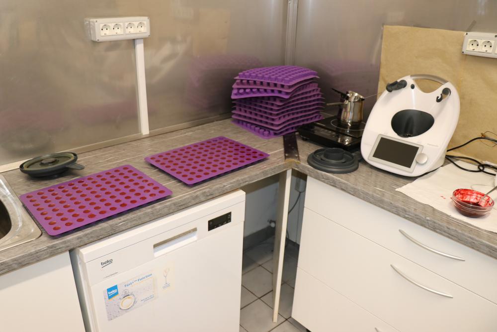 V bombone je dodajal kanabinoide