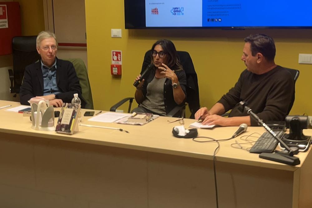 Črna nit, ki povezuje Petovlje z Nabrežino