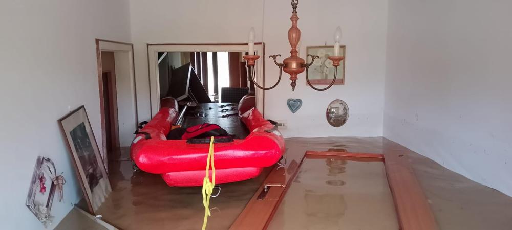 Razdejanje v poplavljeni Versi