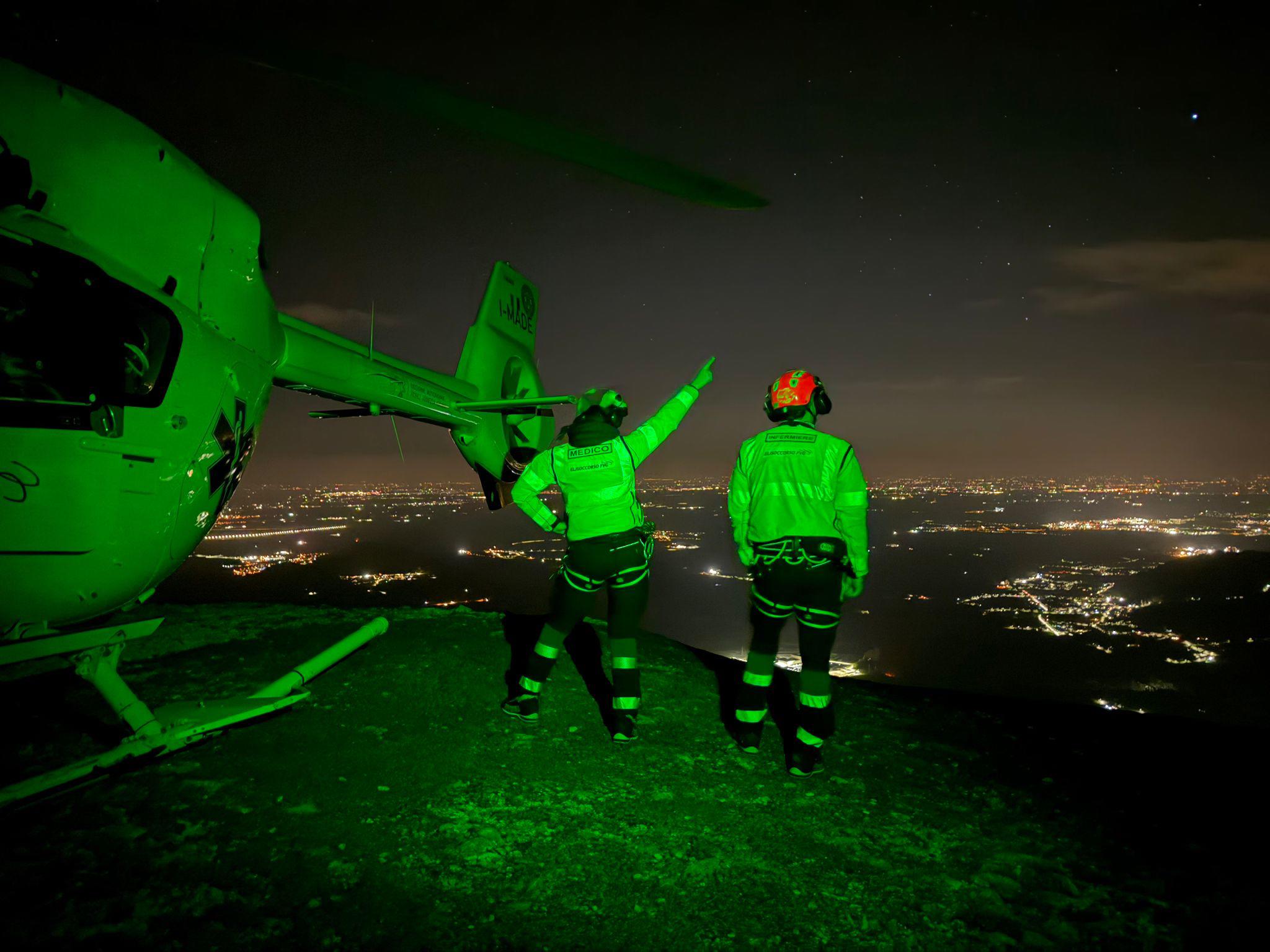 S helikopterjem so reševali 85-letnega jadralnega padalca