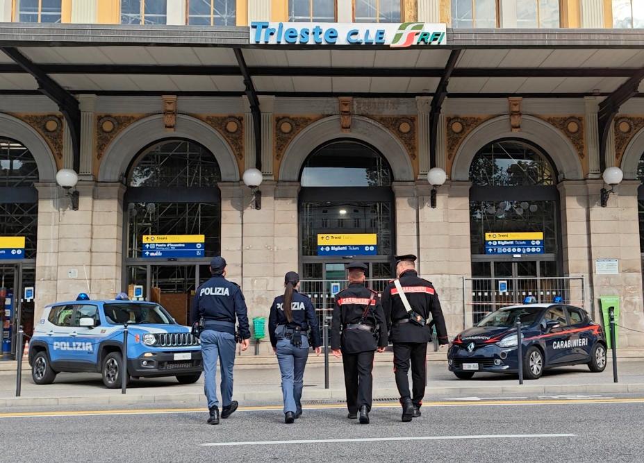Prijeli lažnega karabinjerja, ki je starejši ženski ukradel zlatnino