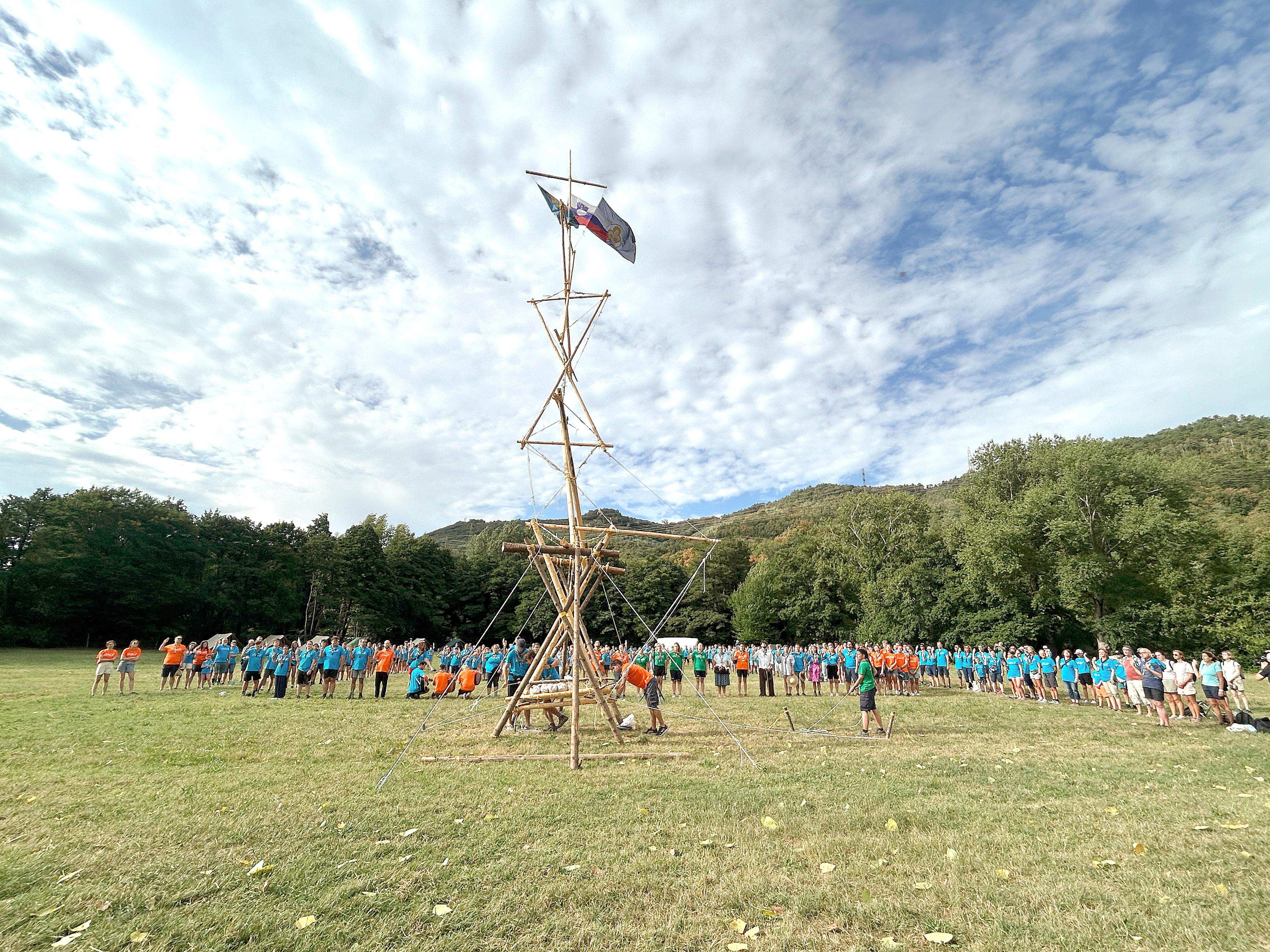 Skavtinje in skavti na jamboreeju praznujejo okrogli jubilej