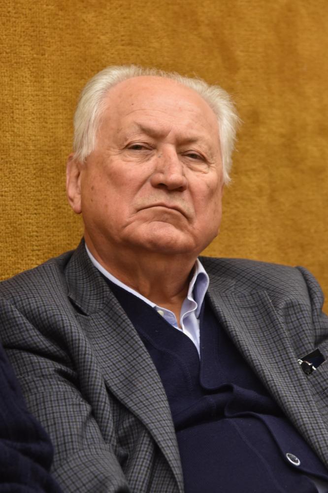 Černetova nagrada za leto 2025 politiku in podjetniku Hadrijanu Corsiju