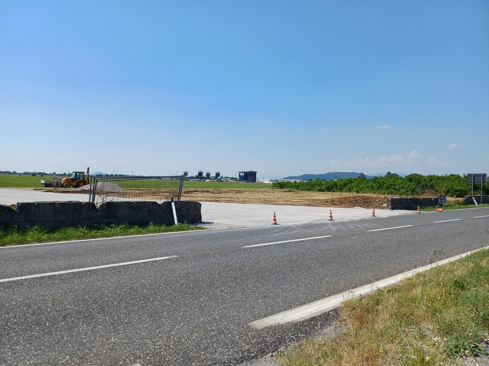 V pričakovanju na Cremoninija goriško letališče dobilo nov vhod