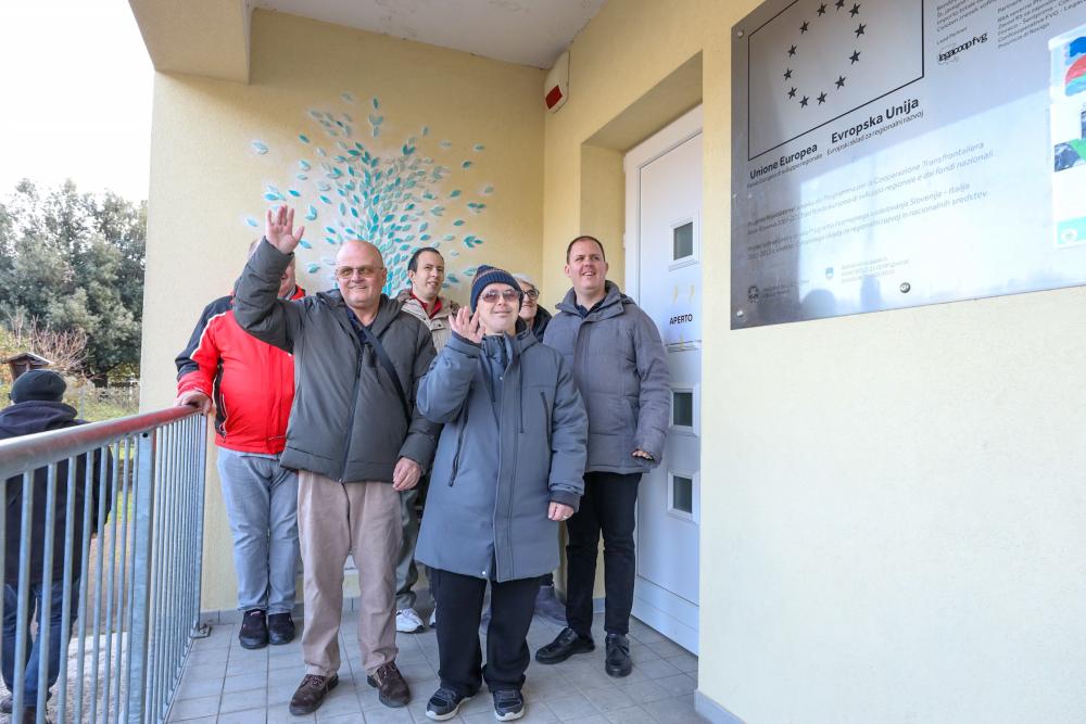 Tudi mozaik lahko ruši mejo