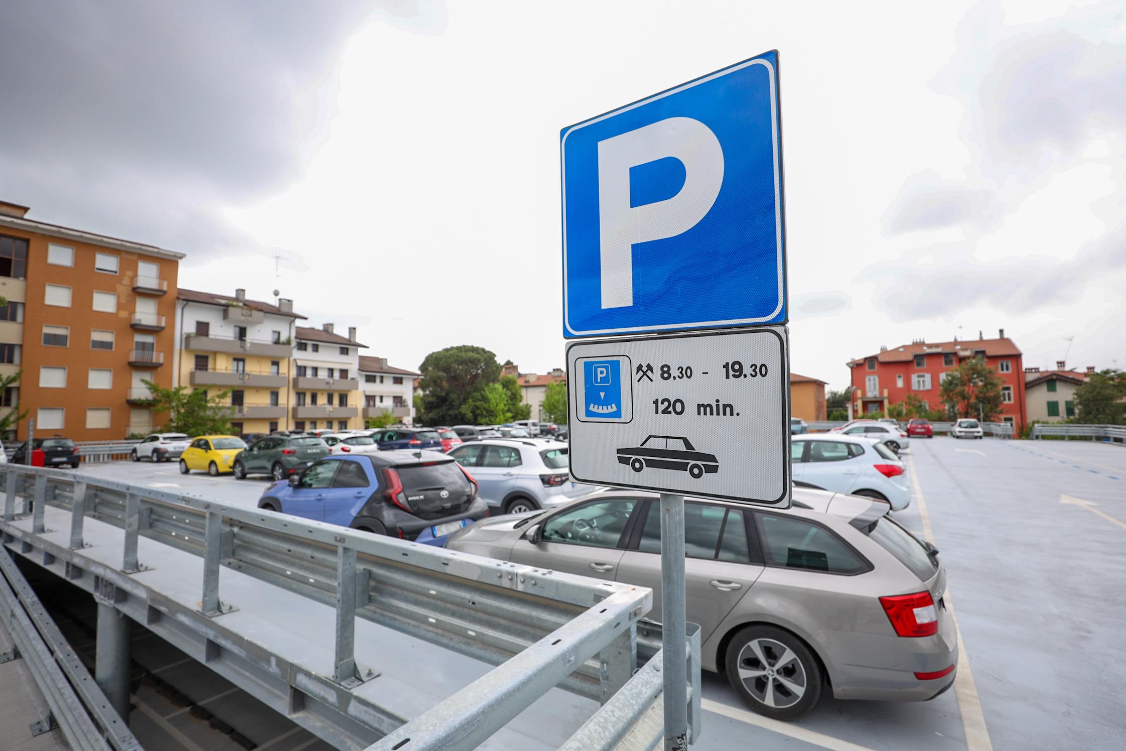 Od 3. junija bo parkirna hiša plačljiva